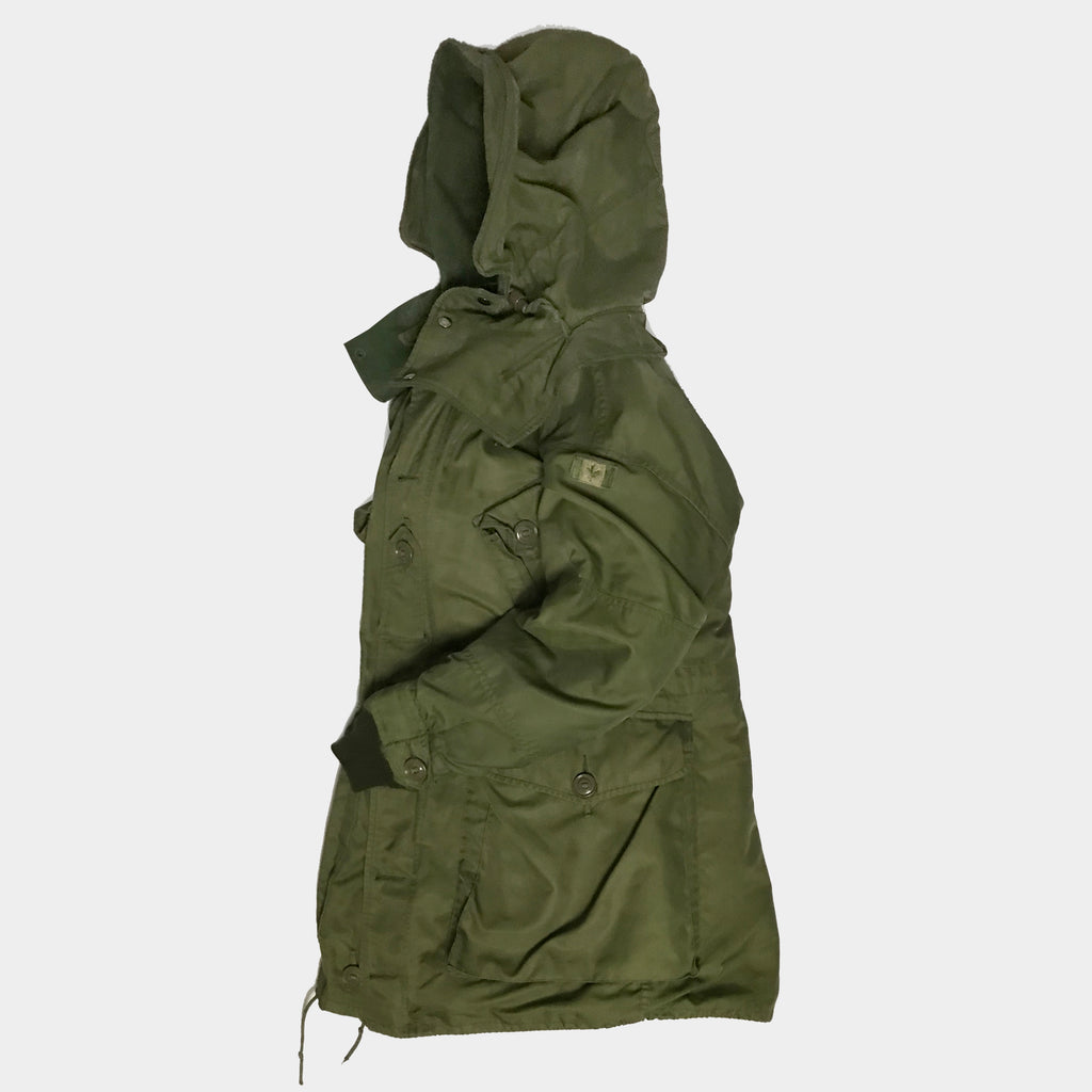 BZEN J1- RECYCLED & USED CANADIAN COMBAT MILITARY EXTREME COLD WEATHER  BUTTON OUT LINER PARKA FROM 1975-1992- OG107